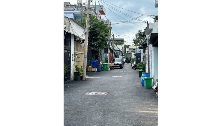 7 tỷ 2 - 100m ngang hơn 8m nhà 3 tầng kiên cố sát Vạn Phúc City - HẺM XE HƠI TỚI CỬA